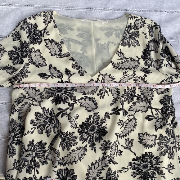 NWOT ASTR The Label mini dress with v-neck and statement sleeves. - Picture 7 of 16